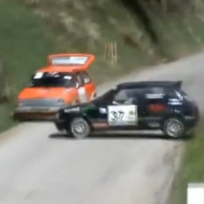 Video: Απίστευτη προσπέραση σε αγώνα ραλλύ