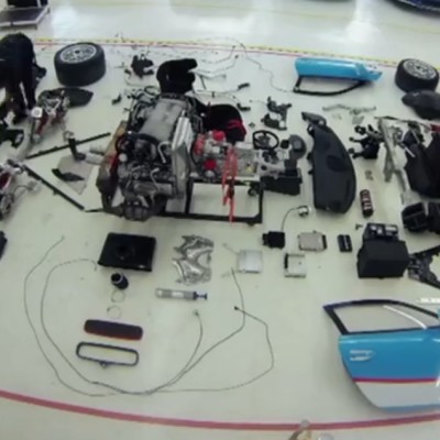 Video: Συναρμολογώντας μία Porsche GT3 Cup