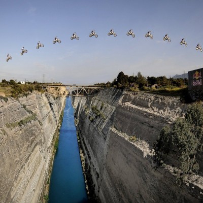 Video: 6 εντυπωσιακά άλματα πάνω απ το νερό