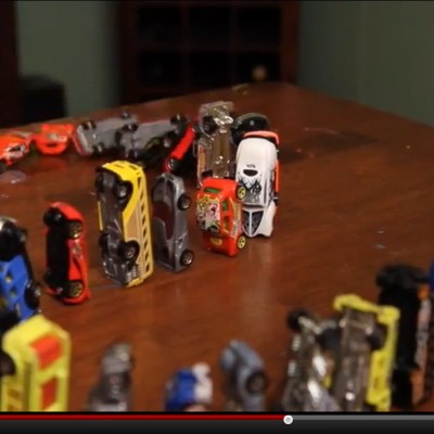 VIDEO: Ντόμινο με αυτοκινητάκια