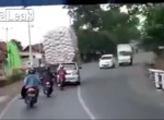 Overloaded Truck - LiveLeak