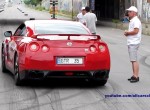 Nissan GT R vs Lada Niva