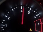 To Nissan Juke πηγαίνει γρήγορα ανάποδα και στα τυφλά