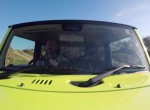 Suzuki Jimny αντιμετωπίζει ένα Toyota Land Cruiser