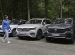 To Volkswagen Touareg παρκάρει μόνο του!