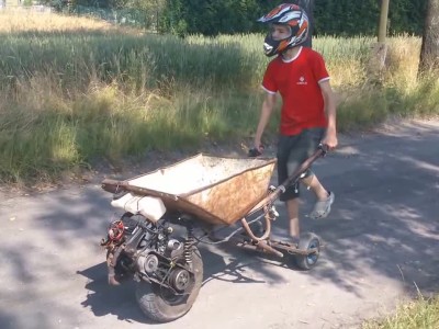 Βuilding stroller with engine in action
