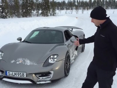 Porsche 918 dancing on ice
