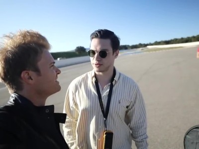 O Nico Rosberg «τσιτώνει» δύο Tesla